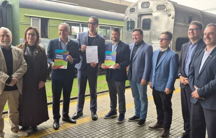 Abottc e Embratur assinam acordo de internacionalização dos trens turísticos brasileiros, em Curitiba